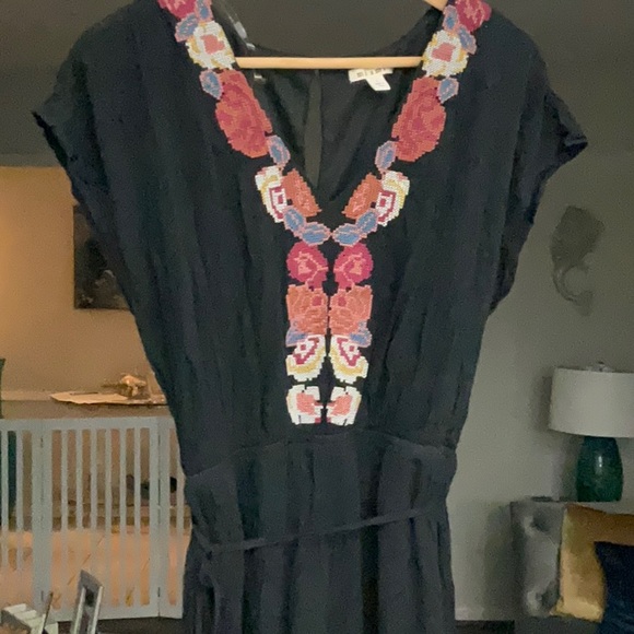 MIAMI Black Embroidered Casual Dress (L) With Black Tie Wrap - Picture 1 of 4